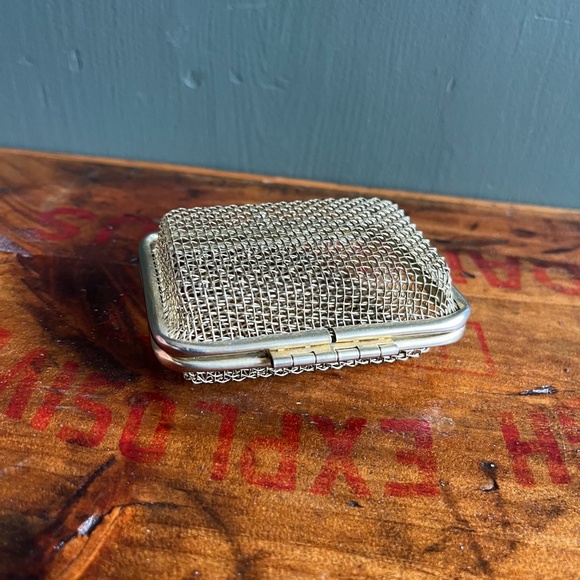 Vintage 70s Small Metal Mesh Gift Box / Coin Purse / Container - Picture 3 of 7